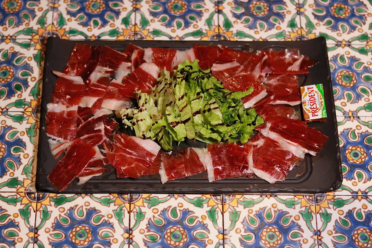Plato de pata negra